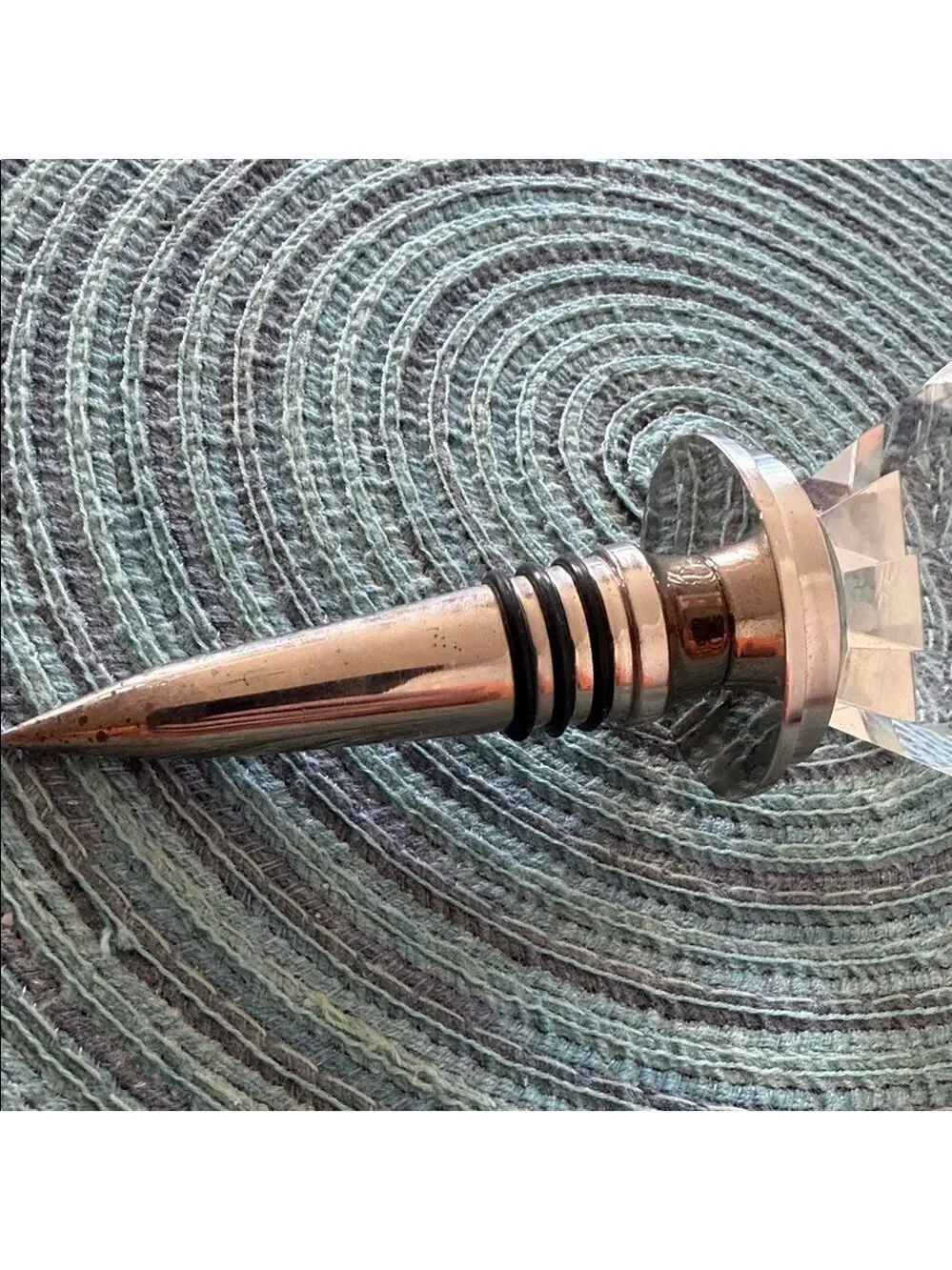 Faceted Crystle Wine Bottle Stopper, Silver Base with 3 Black Rubber Rings